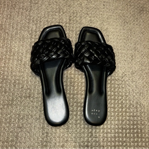 A New Day Sandals - Picture 1 of 3